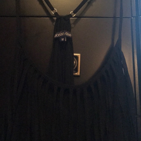 Black flowy tank top - Picture 2 of 3